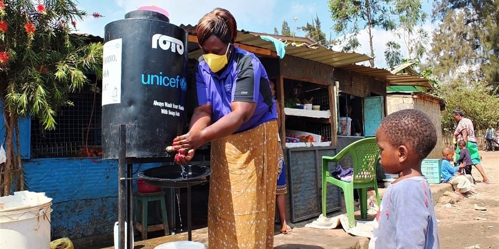 wash-alliance-kenya-hand-washing-stations-at-githogoro