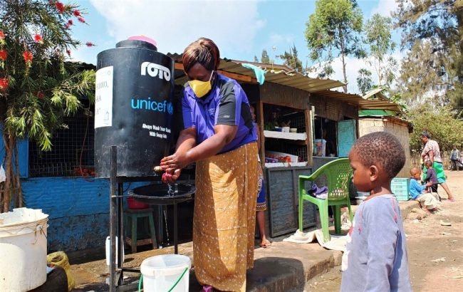 wash-alliance-kenya-hand-washing-stations-at-githogoro