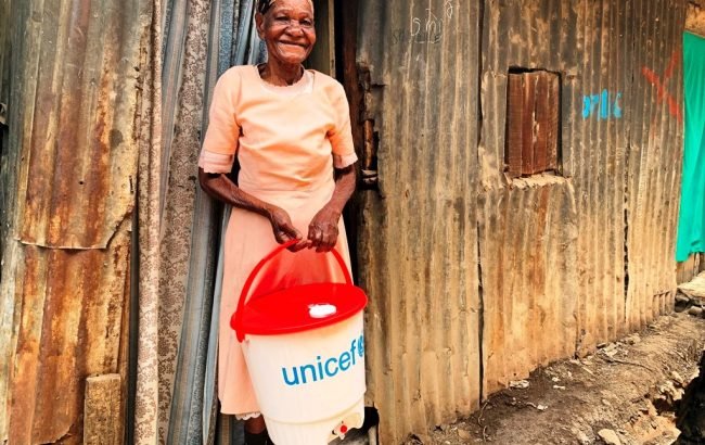 wash-alliance-kenya-handwashing-vessel